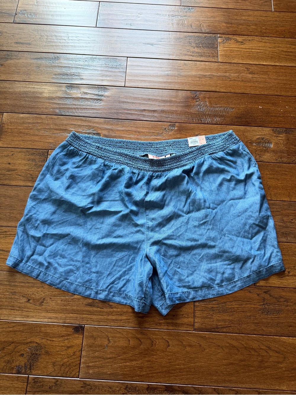 Kohl's Women's Indigo Pull-On Smocked Waist Shorts Size 2x